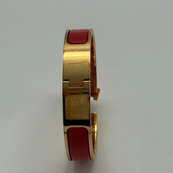 HERMES Click H Bracelet Yellow Gold with Peach Color Enamel Center - Picture 5 of 7
